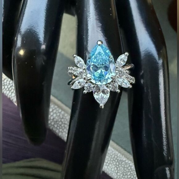 Ring Bomb Party Blue Teardrop CZ Ring Size 6 Glam Statement Sparkle - Picture 7 of 17